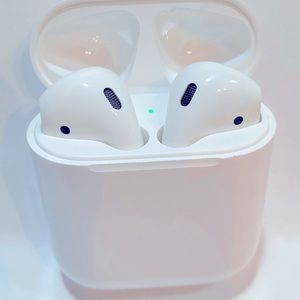 Like new apple AirPods with charging case with original box